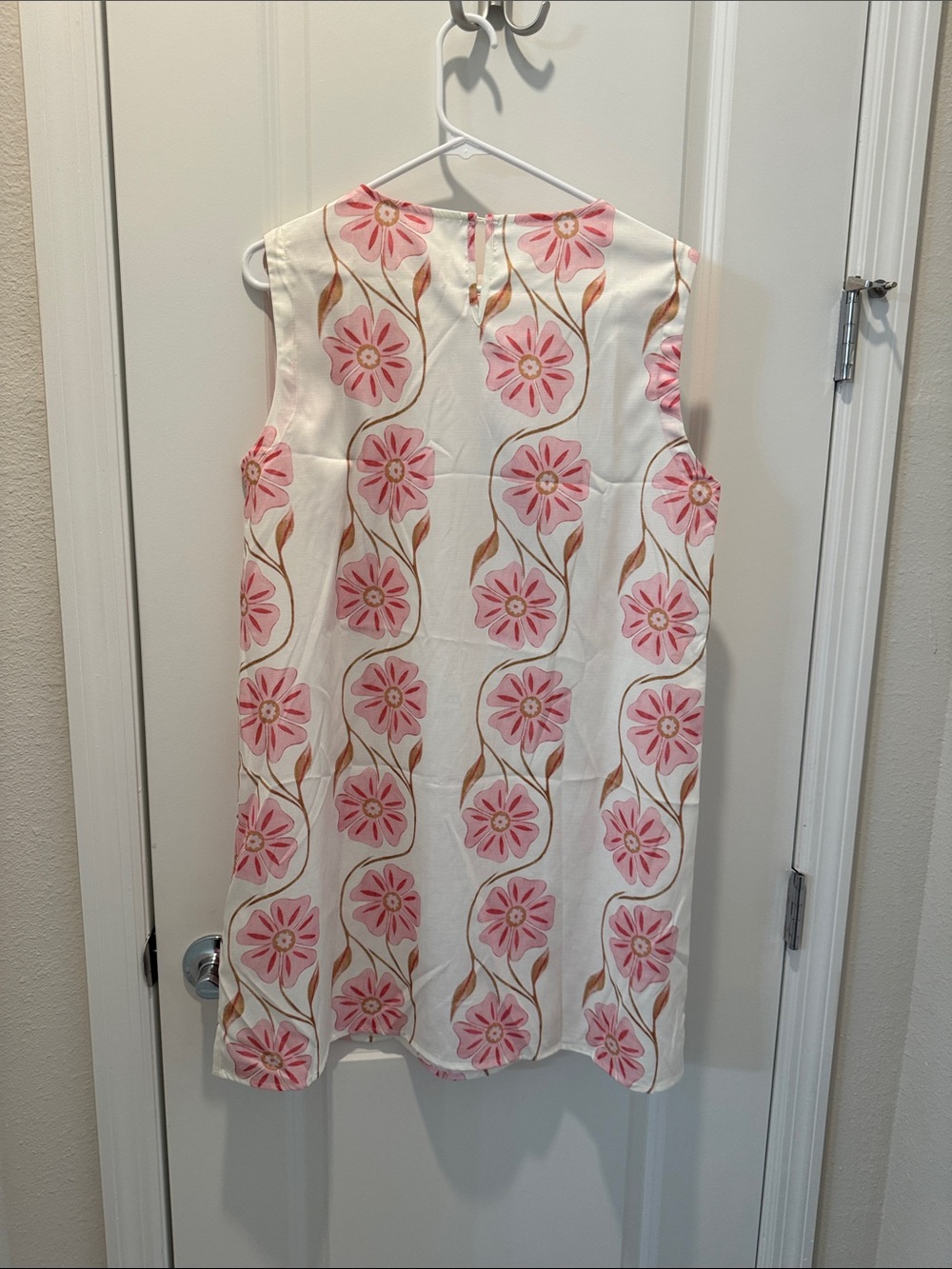 Sleeveless Floral Shift Dress in Cream and Pink - Picture 2 of 4